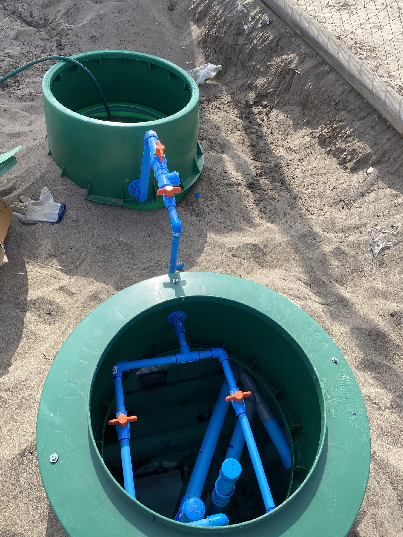 Montaje en terreno de cámaras y tuberías de una planta de tratamiento NATT